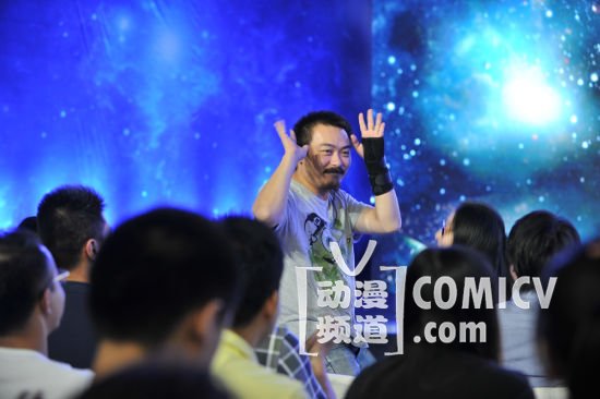 《十冷》导演突然现身发布会 《十冷》导演突然现身发布会